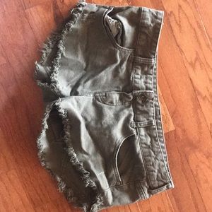 Women’s Hunter green billabong shorts